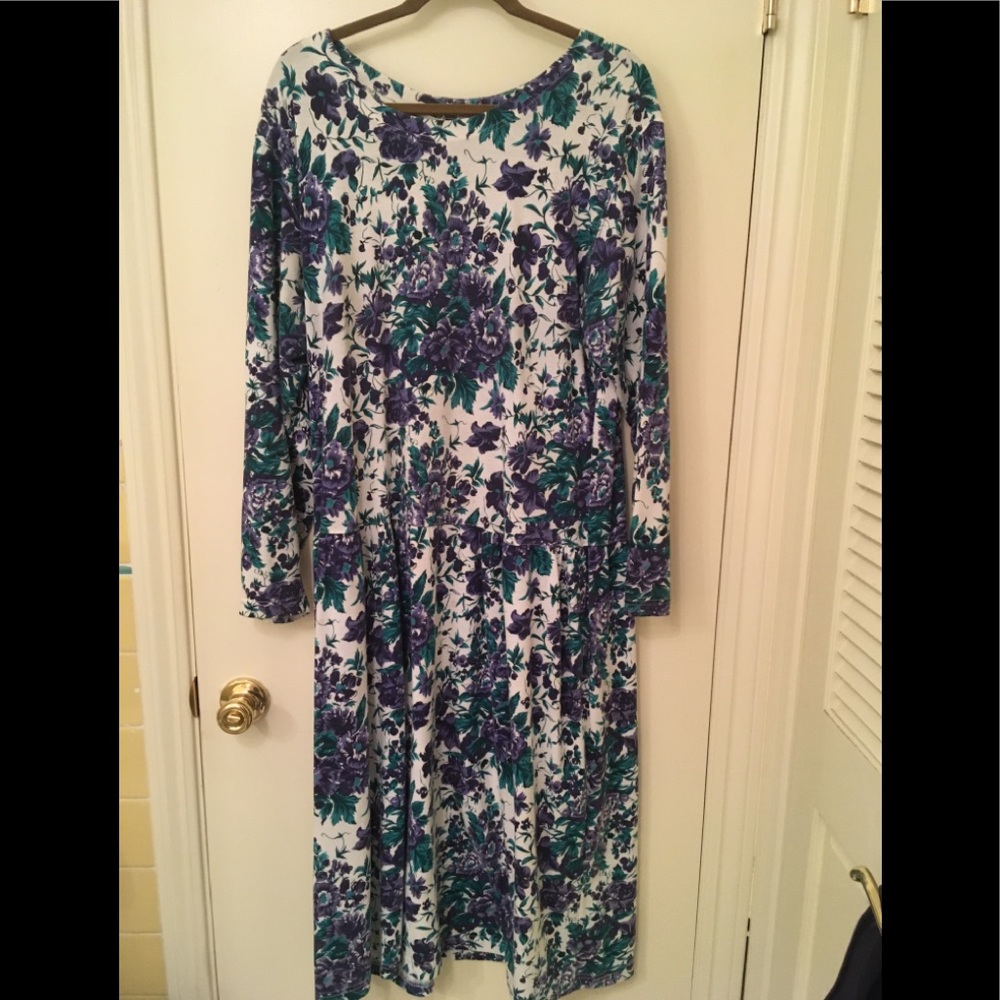 Floral Print Drop Waist, Long Sleeve Dress. Size XL Poly/Cotton Blend. Like New!